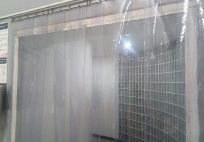 Racks industriales instalados en área de almacén